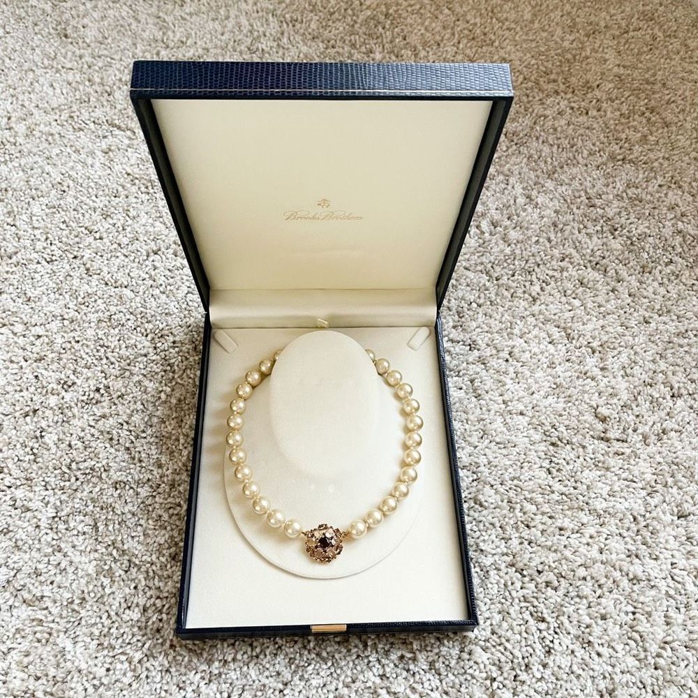 Brooks Brothers Womens Golden Pearl With Flower Crystal Beads Necklace 135$